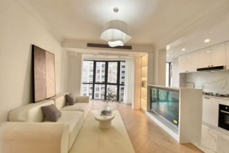 Lovely 2Bedrooms elevator Apt +central AC & oven @ Line7 Changping Rd Listing on SmartShanghai housing