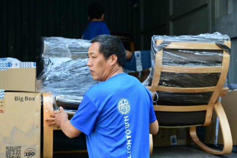 Liontown International Moving & Relocation on SmartShanghai
