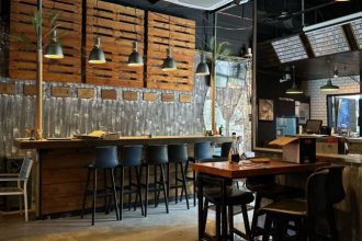 Streetfront F&B space nr ChangPing RD M7 Listing on SmartShanghai housing