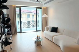 Newly renovated elevator 2br/2bth apt with balcony@ jiaotong university Listing on SmartShanghai housing